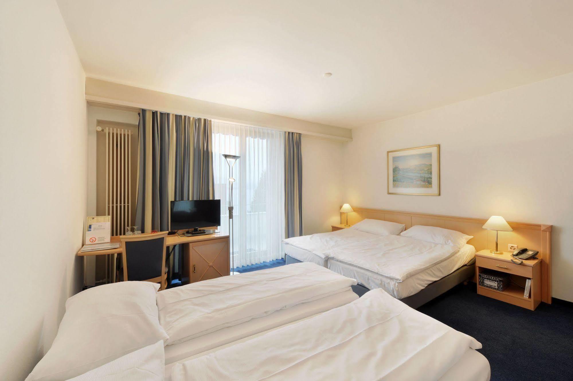 Bellevue - Contactless Self Check-In Hotel Lucerna Quarto foto
